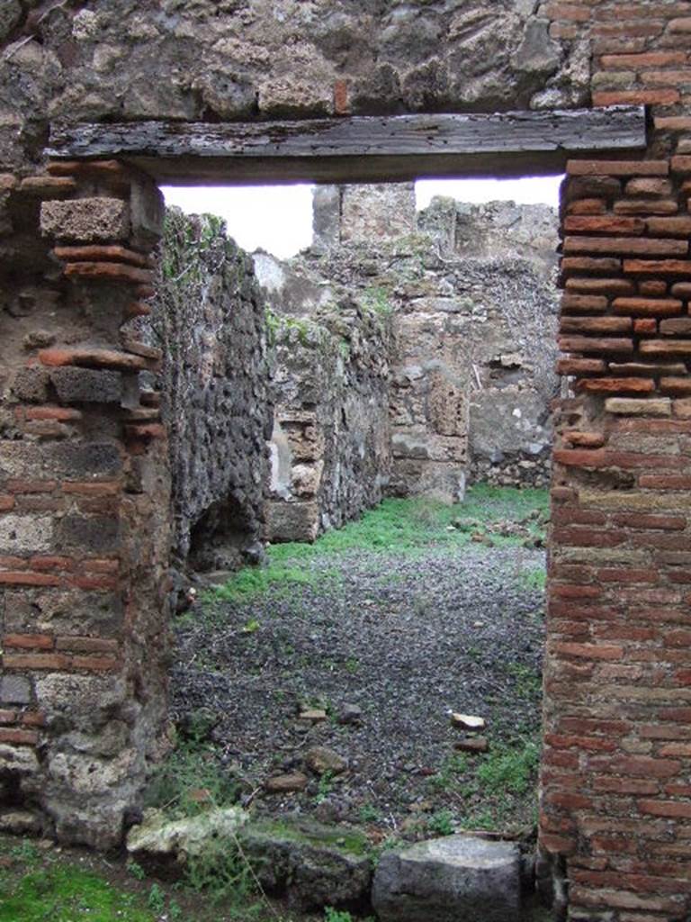 VII.12.31 Pompeii. December 2005. Entrance doorway, looking north.