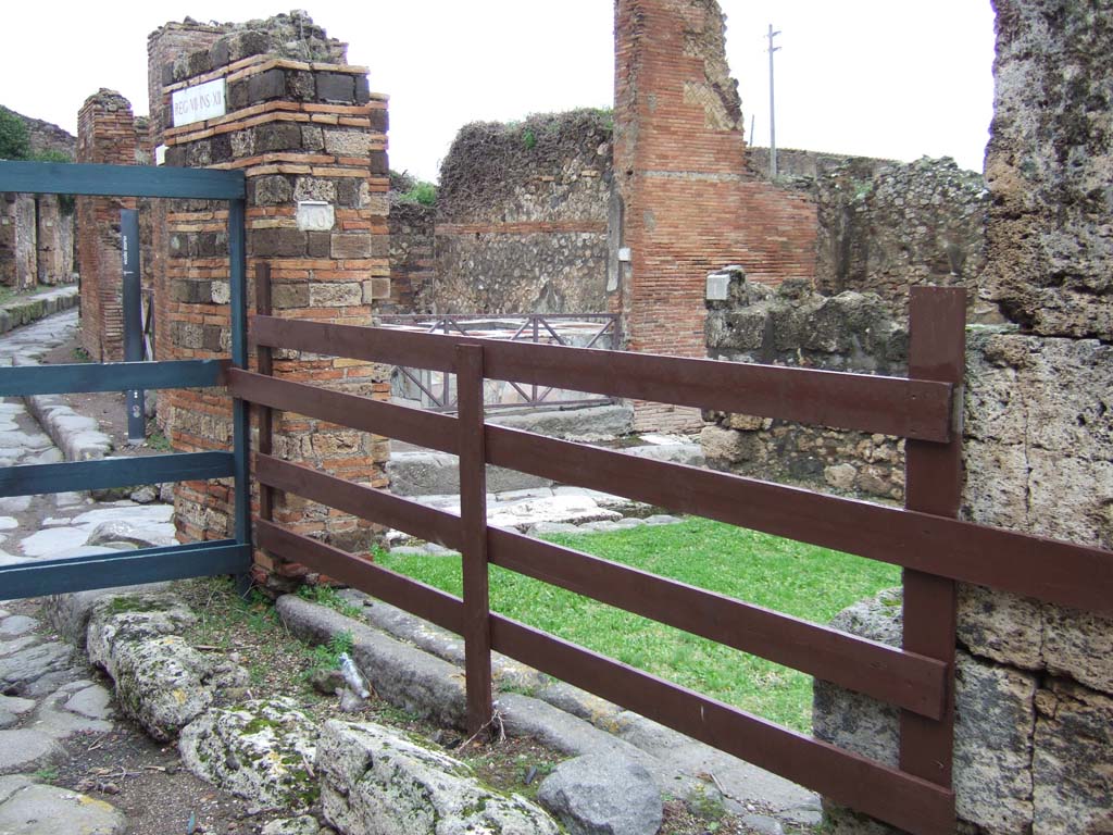 VII.12.37 Pompeii. December 2005. Entrance doorway on Vicolo di Eumachia, looking north-east.