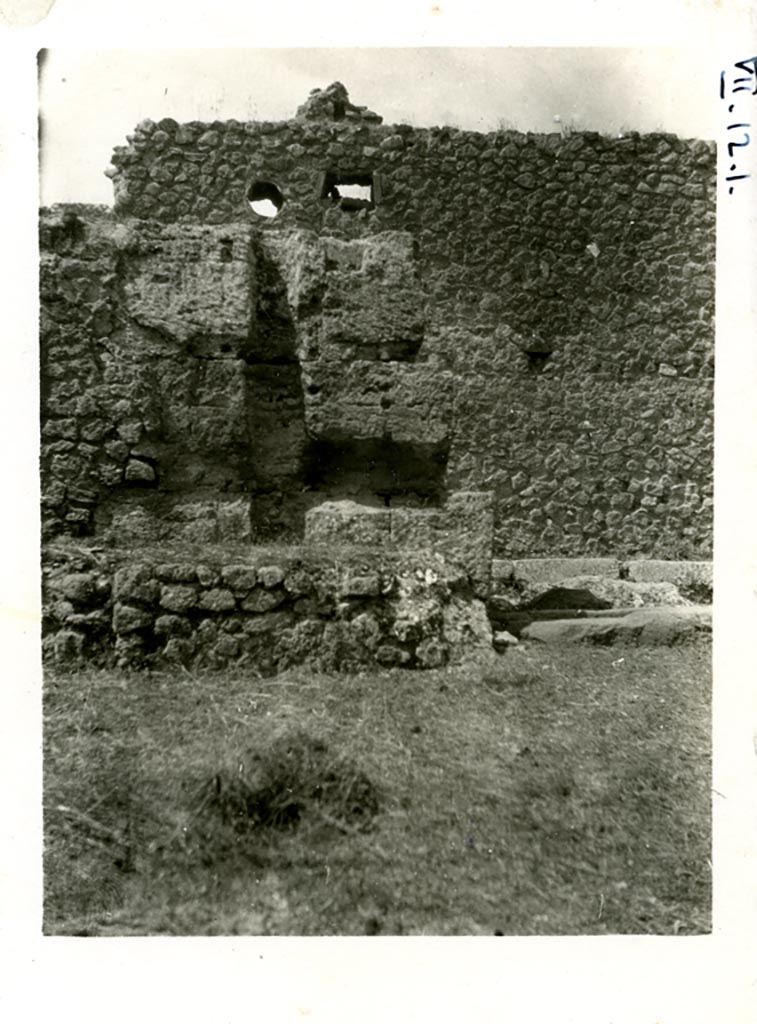 VII.12.1/37 Pompeii. Pre-1937-39.
Looking west from VII.12.1 towards south side of doorway at VII.12.37 into Vicolo di Eumachia.
Photo courtesy of American Academy in Rome, Photographic Archive. Warsher collection no. 1836.