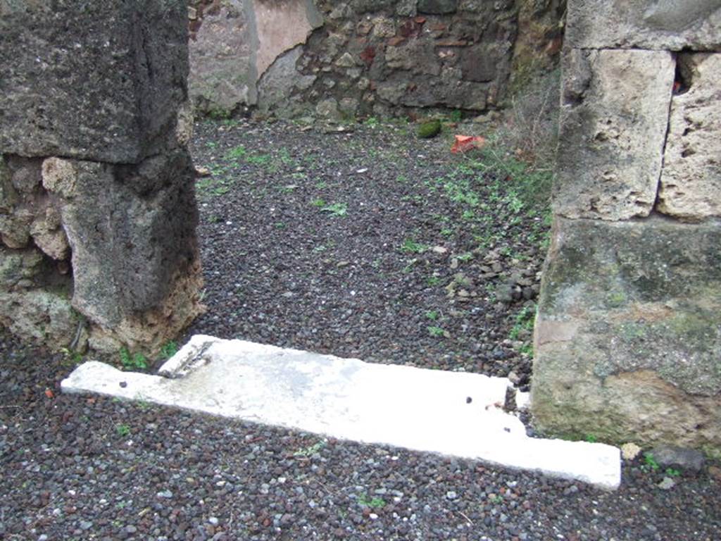 VII.13.8 Pompeii. December 2005. Triclinium in south east corner of atrium. Marble threshold or sill.