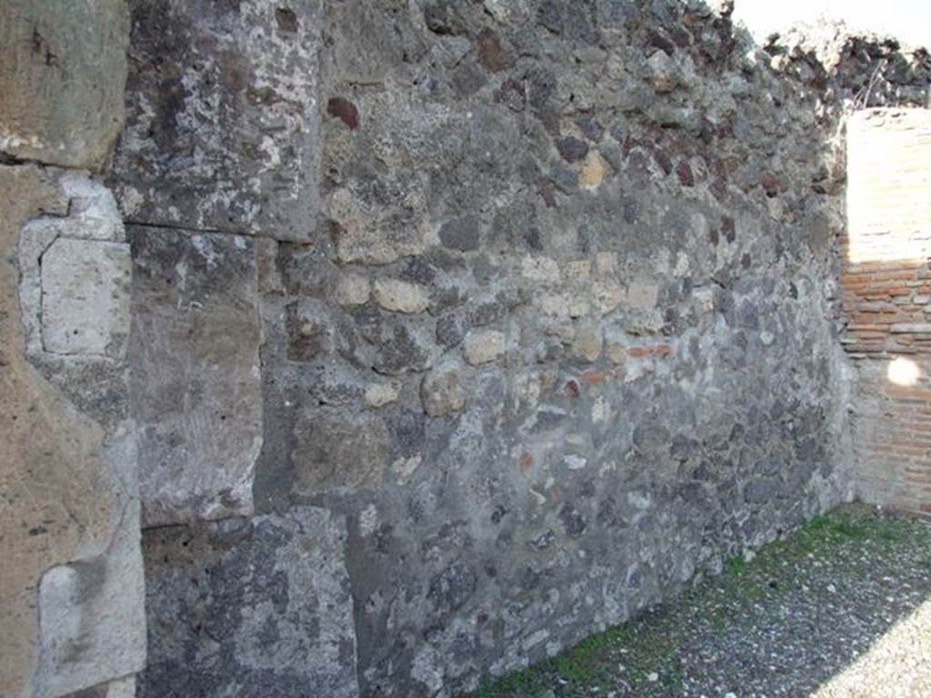 VII.13.9 Pompeii. Shop with dwelling. West wall of shop.