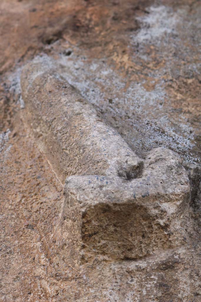 VII.13.14 Pompeii. December 2018.
Phallus carved in stone block at corner of Vicolo della Maschera and Vicolo degli Scheletri.
Photo courtesy of Aude Durand.