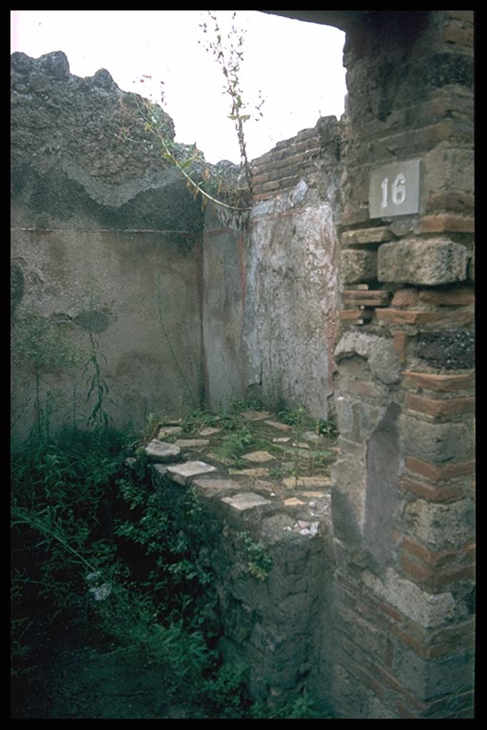 VII.13.16 Pompeii. Looking south-west across masonry bed.
Photographed 1970-79 by Günther Einhorn, picture courtesy of his son Ralf Einhorn.