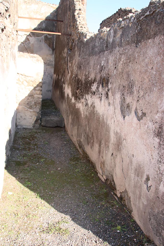 VII.14.4 Pompeii. October 2022.
Looking north along site of stairs to upper floor, with latrine below. Photo courtesy of Klaus Heese.