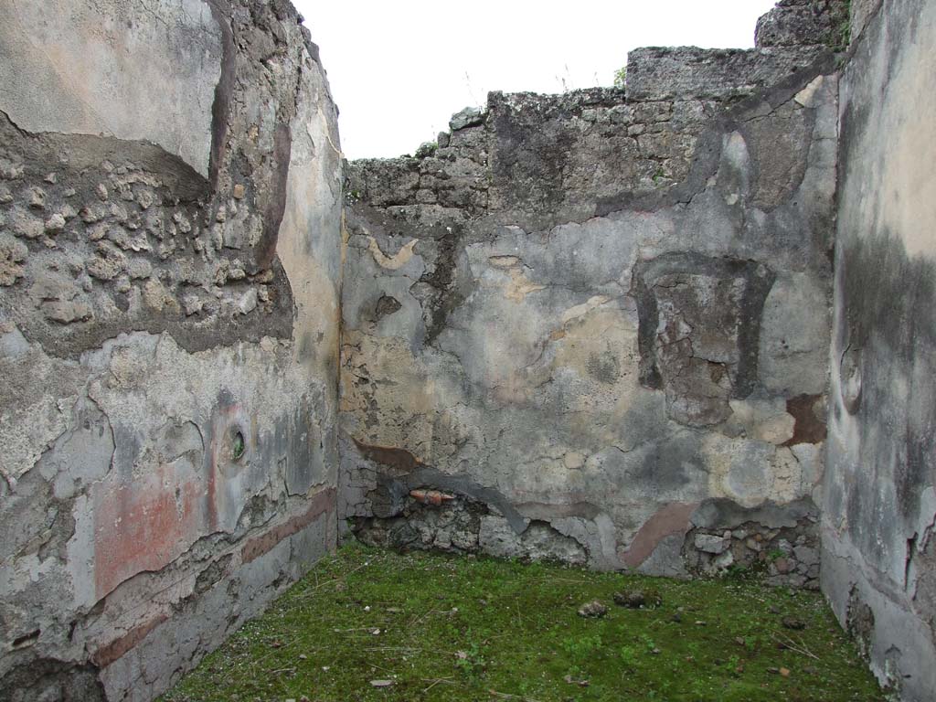 VII.14.5 Pompeii. March 2009. Room 7, north and east walls.