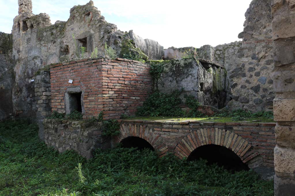 VII.14.5, Pompeii. December 2018. Looking Room 18, looking towards south wall. Photo courtesy of Aude Durand.
