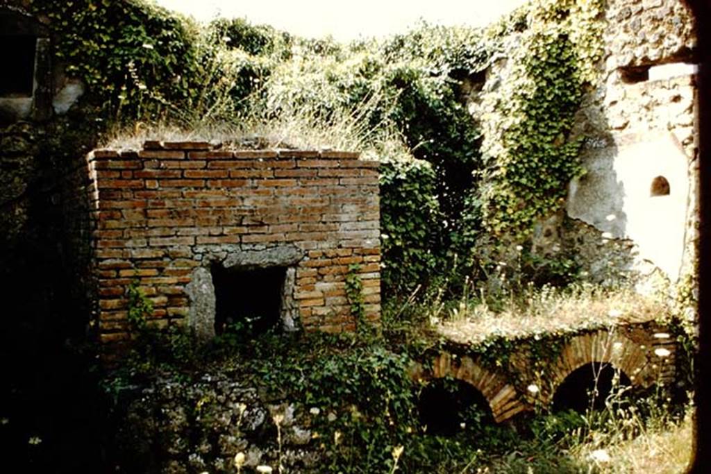 VII.14.5 Pompeii. 1959. Room 18, south side of kitchen with niche, oven and hearth or bench. Photo by Stanley A. Jashemski.
Source: The Wilhelmina and Stanley A. Jashemski archive in the University of Maryland Library, Special Collections (See collection page) and made available under the Creative Commons Attribution-Non Commercial License v.4. See Licence and use details.
J59f0377