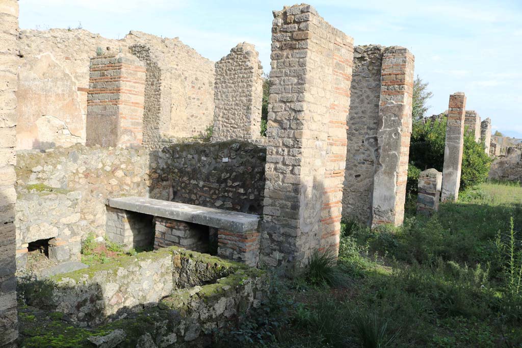 VII.14.5 Pompeii. December 2018.
Looking north-east from near room 21, on left, along south portico (room 9), on right. Photo courtesy of Aude Durand.