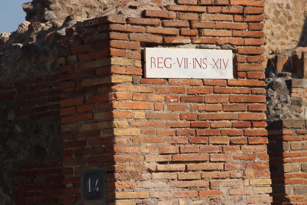 VII.14.14 Pompeii. September 2017. Identification plaque on east pilaster of entrance doorway.
Photo courtesy of Klaus Heese.
