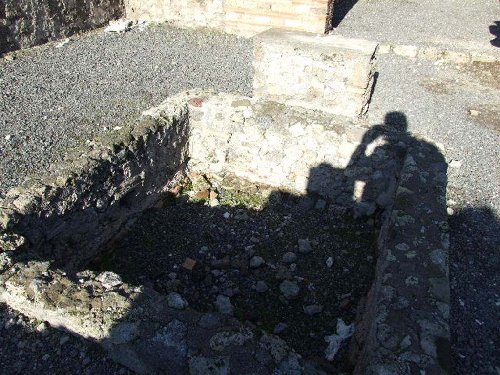 VII.14.15 Pompeii. December 2006. Looking north across impluvium in atrium.