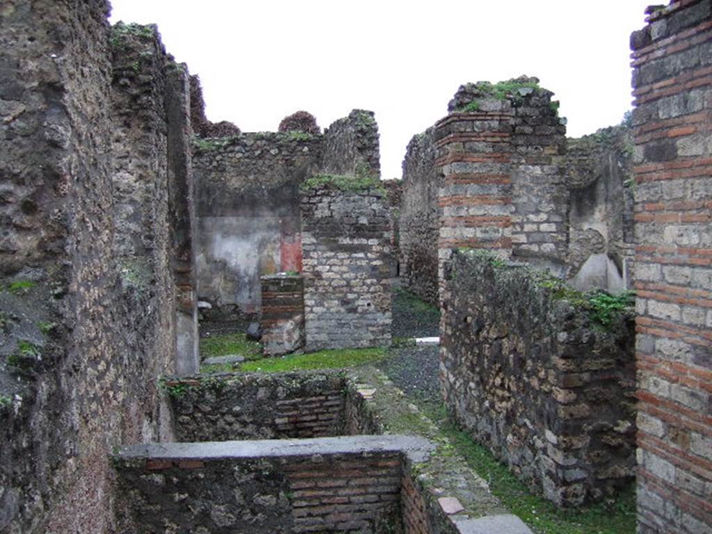 VII.14.17 Pompeii. December 2005. Looking south from entrance.