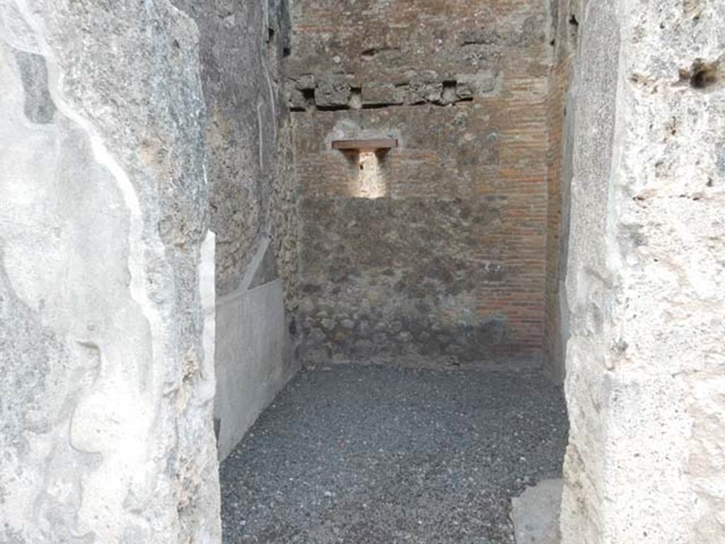 VII.15.1 Pompeii. May 2018. Looking south through doorway to cubiculum on east side of entrance doorway. Photo courtesy of Buzz Ferebee.