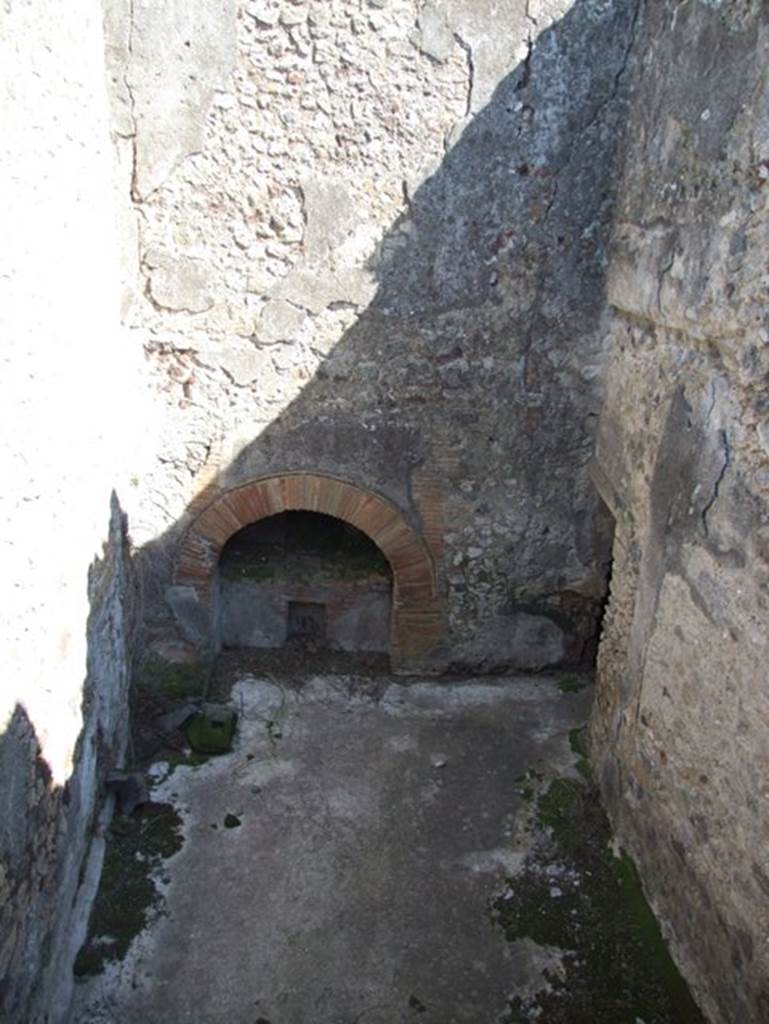 VII.15.2 Pompeii. March 2009. Rooms above the granary VII.15.16. South room. Looking over rear wall to granary oven below.