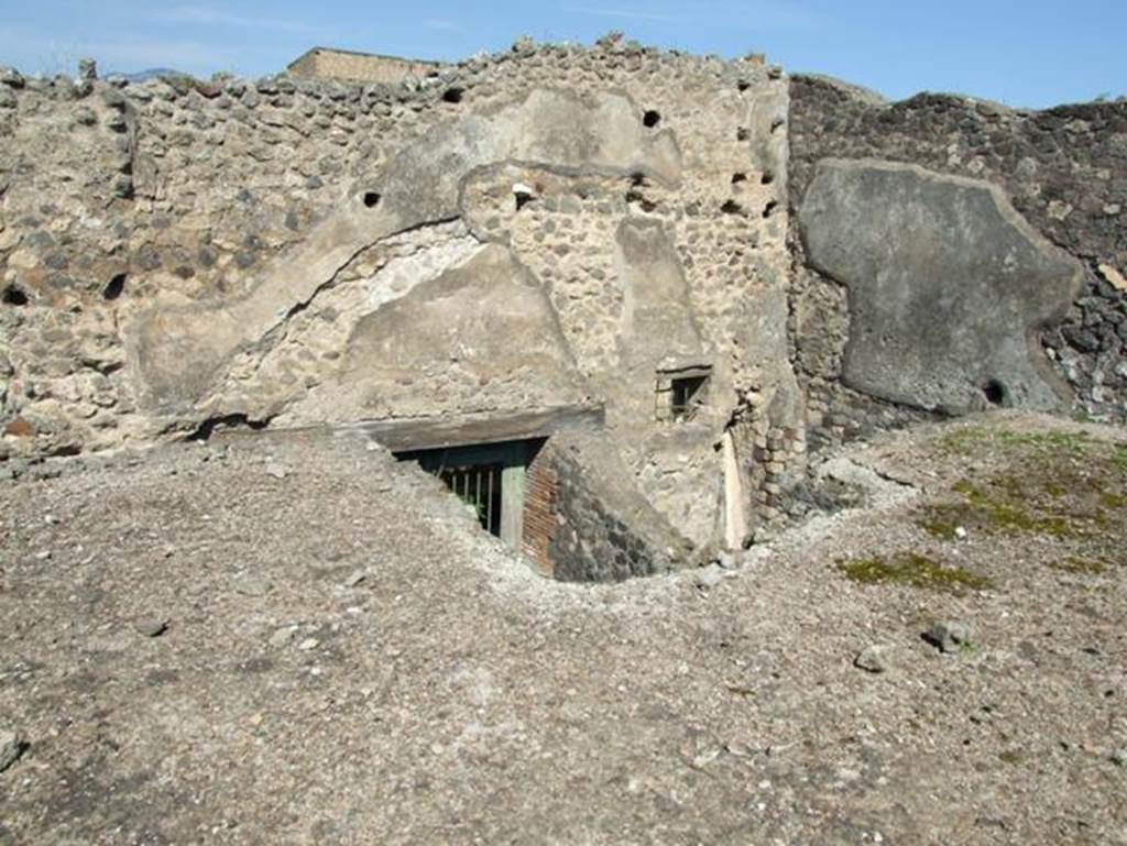 VII.15.2 Pompeii. March 2009. Rooms above the granary at VII.15.16.
North room, with entrance to granary and room C seen on lower level.