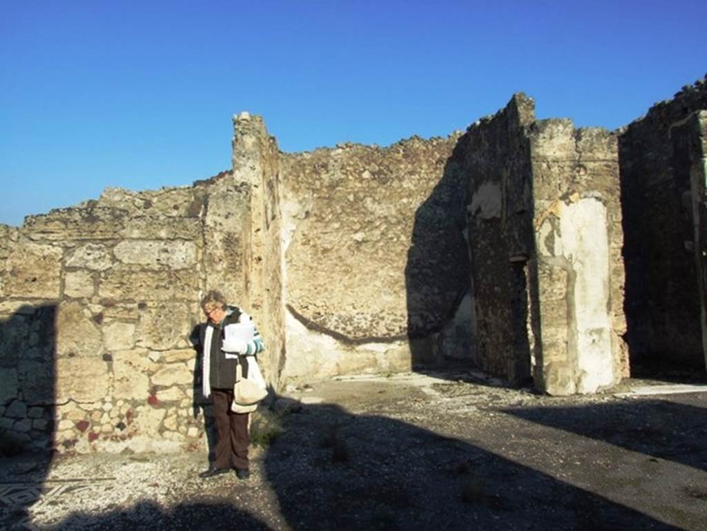 VII.15.2 Pompeii. December 2007. Dining room on East side of Tablinum, left, and Ala on East side of Atrium.