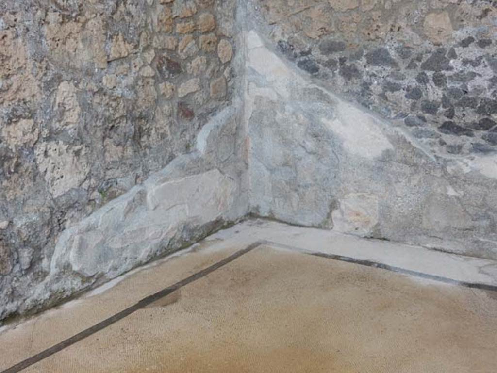 VII.15.2 Pompeii. May 2018. East ala, looking towards north-east corner. Photo courtesy of Buzz Ferebee.
According to Sogliano, a small painting of a Cupid with the lyre in his left hand, and plectrum in his right was seen here on the wall.
(Con la lira nella sinistra, e il plettro nella destra.) (Bull.Inst 1872, p.172, Fiorelli, Scav.d.Pomp. (p.123, n.188), Descr.Pomp. (p.305).
See Sogliano, A., 1879. Le pitture murali campane scoverte negli anni 1867-79. Napoli: Giannini, (p.55, no.274)
According to PPM, towards the north-east corner, at the sides of the central paintings of the walls, two small painting of cupids were seen.
See Carratelli, G. P., 1990-2003. Pompei: Pitture e Mosaici: Vol. VII. Roma: Istituto della enciclopedia italiana, (p.725).