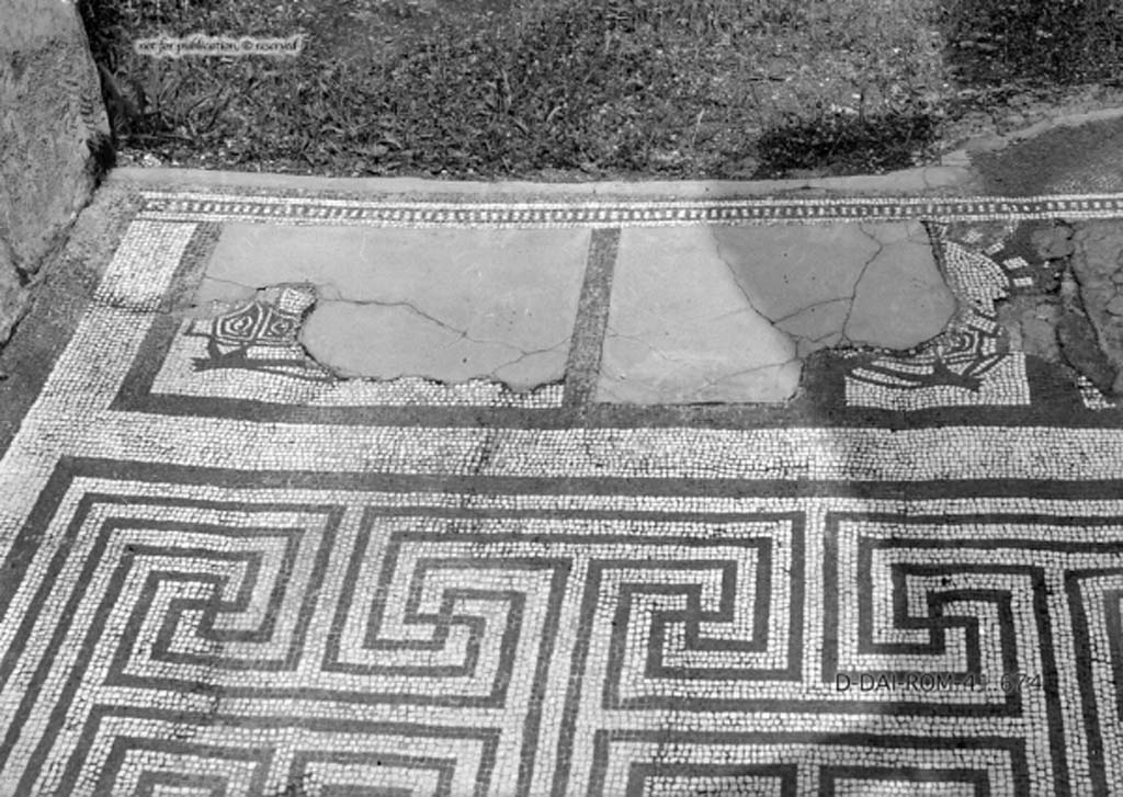VII.15.2 Pompeii. c.1930.
Entrance vestibule/fauces mosaic with threshold and detail of some of the remaining prows of ships seen through arches.
DAIR 41.674. Photo © Deutsches Archäologisches Institut, Abteilung Rom, Arkiv.
See Pernice, E. 1938. Pavimente und Figürliche Mosaiken: Die Hellenistische Kunst in Pompeji, Band VI. Berlin: de Gruyter, taf. 27.3.