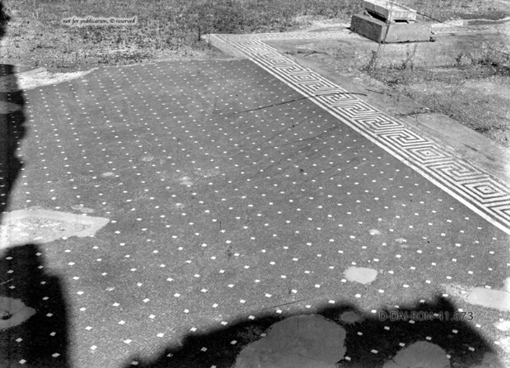 VII.15.2 Pompeii. c.1930. Looking north across west side of atrium, with impluvium, on right.
DAIR 41.673. Photo © Deutsches Archäologisches Institut, Abteilung Rom, Arkiv.
See Pernice, E. 1938. Pavimente und Figürliche Mosaiken: Die Hellenistische Kunst in Pompeji, Band VI. Berlin: de Gruyter, (taf. 27.2.)