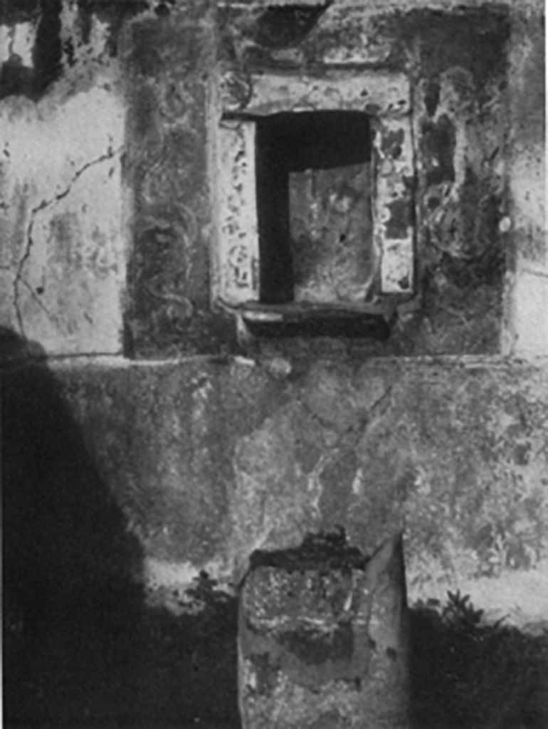 VII.15.5 Pompeii, 1930s photo by Tatiana Warscher. Looking towards niche on north wall of garden area.
See Boyce G. K., 1937. Corpus of the Lararia of Pompeii. Rome: MAAR 14. (p. 72, no.330, plate 12,3).