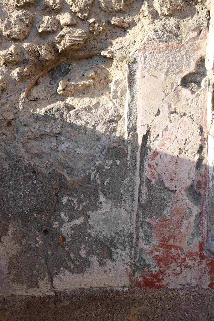 VII.15.5 Pompeii. December 2018.
Red panel from west side of niche. Photo courtesy of Aude Durand.