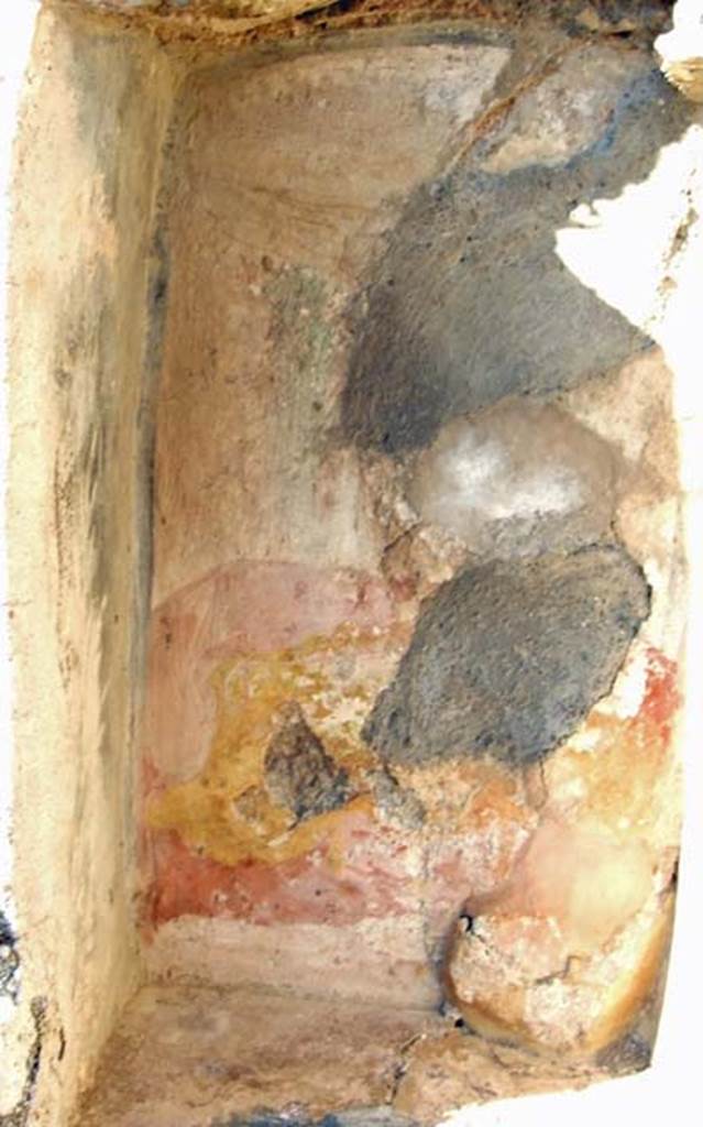 VII.15.5 Pompeii. December 2007. Detail of niche.
Boyce recorded a female figure reclining on a kline or couch, under an awning.
She was naked from the waist upwards and wearing a yellow robe from the waist down.
In front was a three legged table on which were three jars.
According to Fiorelli this figure was Libera.
See Boyce G. K., 1937. Corpus of the Lararia of Pompeii. Rome: MAAR 14. (p. 72, no.330, plate 12,3).
See Fiorelli G., 1875. Descrizione di Pompei. Napoli. (p. 310).