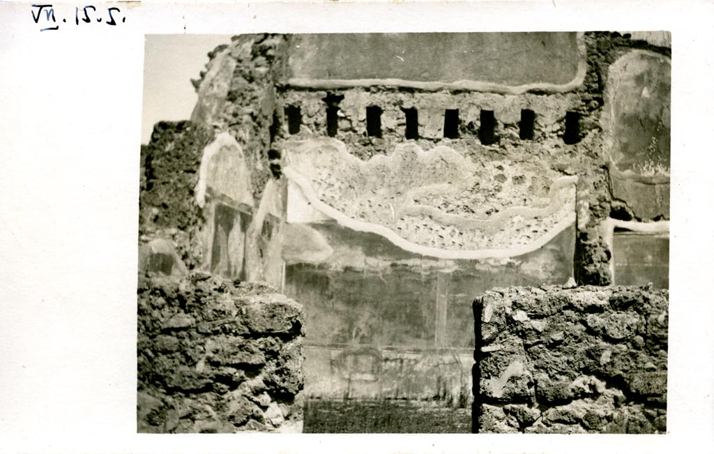 Mystery photo -
VII.15.5 Pompeii, according to Warsher, but this could also include VII.15.4. Pre-1937-39.
Photo courtesy of American Academy in Rome, Photographic Archive. Warsher collection no. 533.