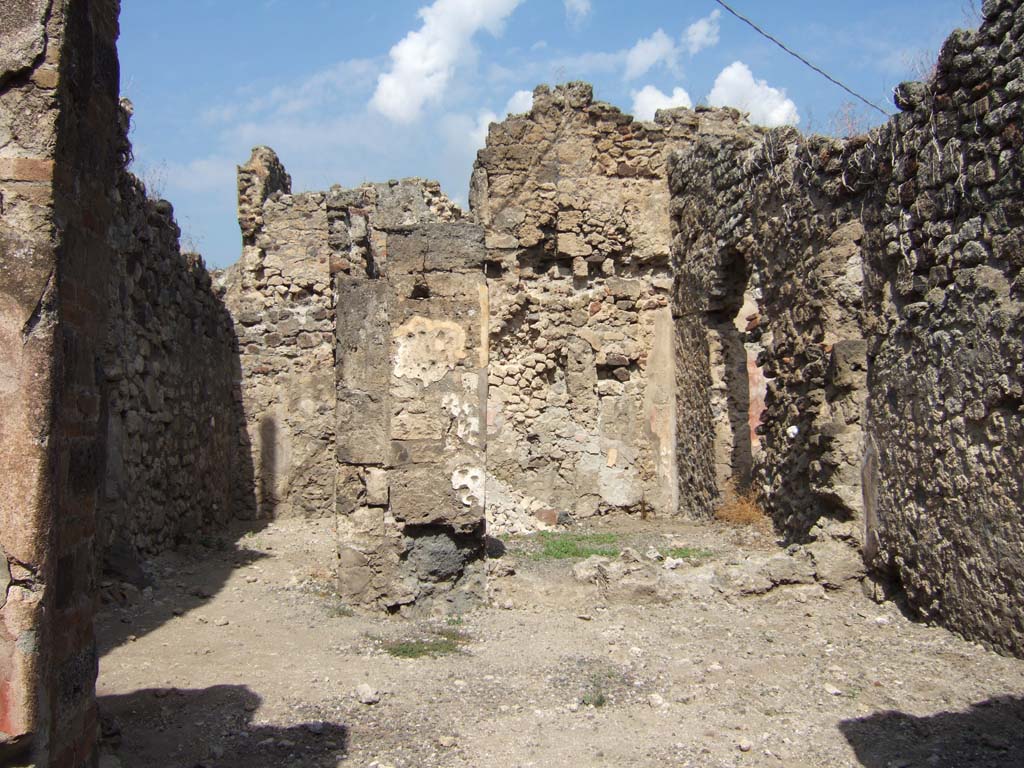 VII.15.6 Pompeii. September 2005. Looking north towards rear rooms.