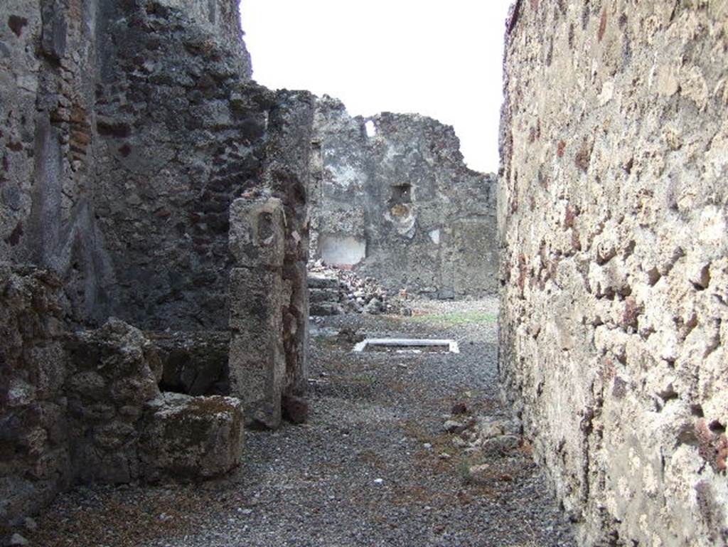 VII.15.9 Pompeii. September 2005. Looking west from entrance towards atrium.