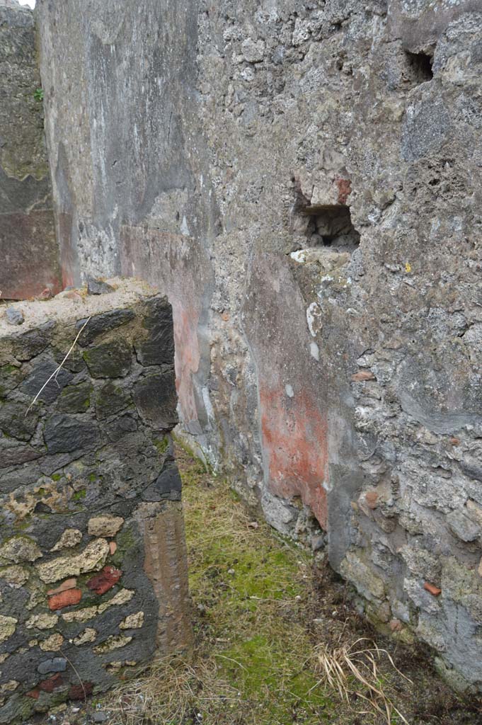 VII.15.12 Pompeii. March 2018.
Looking east along south wall, from room on west side of garden area.
Foto Taylor Lauritsen, ERC Grant 681269 DÉCOR.