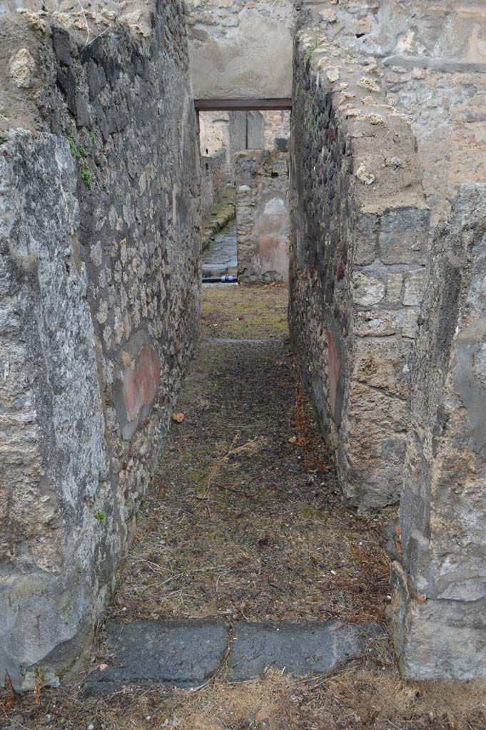 VII.15.12 Pompeii. March 2018. Looking north along corridor towards entrance doorway.
Foto Taylor Lauritsen, ERC Grant 681269 DÉCOR.