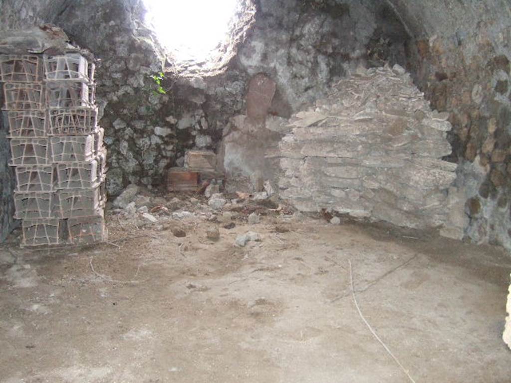 VII.15.16 Pompeii. May 2006. Granary. Looking west in room F.