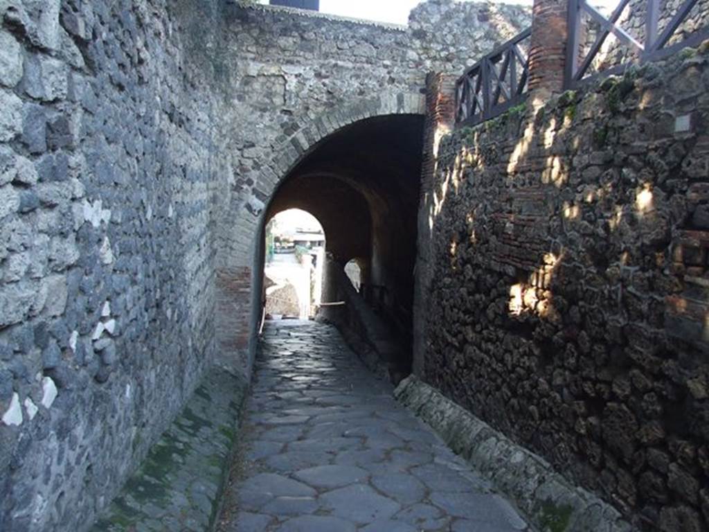 Marina Gate and Via Marina, Pompeii. March 2009. Looking west towards the Marine Gate.