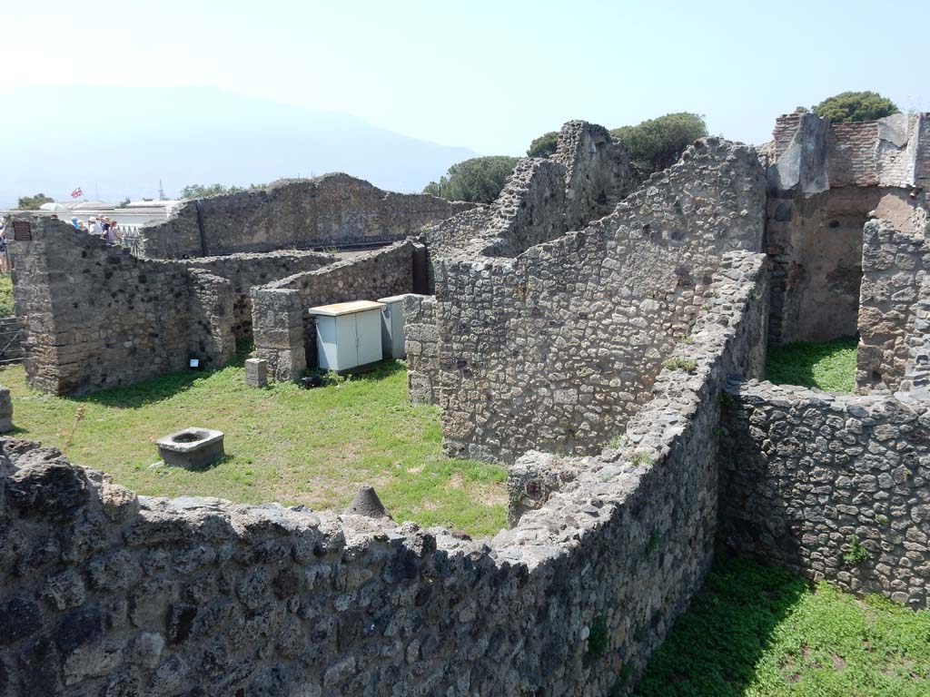 VII.16.1 Pompeii. June 2019. Looking south-west (from VII.16.10) across wall of tablinum, on north side of atrium.
Photo courtesy of Buzz Ferebee.