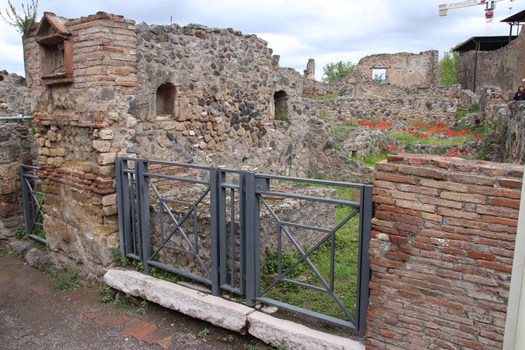 VII.16.7 Pompeii. May 2024.
Entrance doorway, pilaster with aedicula niche and two niches on west wall of bar-room. Photo courtesy of Klaus Heese.
