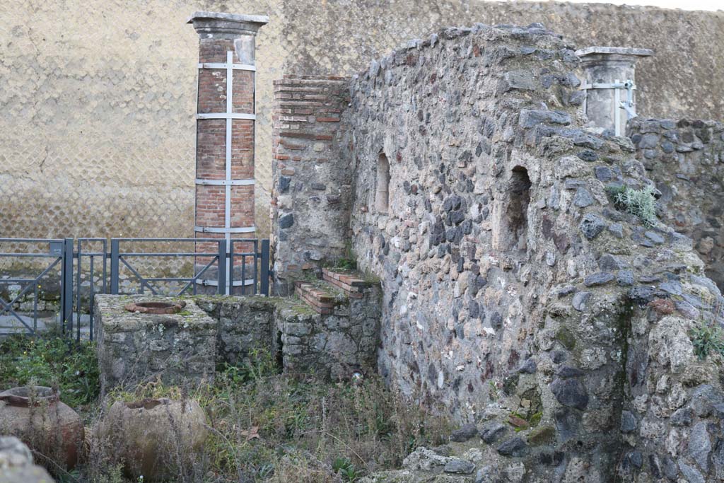 VII.16.7, Pompeii. December 2018.
Looking south along west wall towards rear of counter, and entrance on Via Marina. Photo courtesy of Aude Durand.