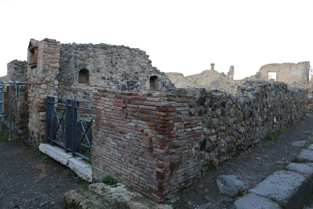 VII.16.7, Pompeii. December 2018.
Looking north-west across insula and side wall of VII.16.7 on Vicolo del Gigante, at junction with Via Marina, on left.
Photo courtesy of Aude Durand.