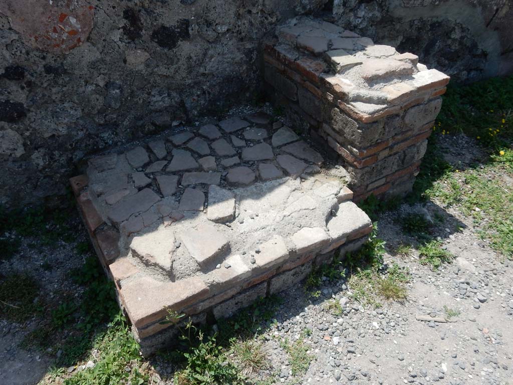 VII.16.10 Pompeii. June 2019. Structure against south wall in atrium, near tablinum.
Photo courtesy of Buzz Ferebee.