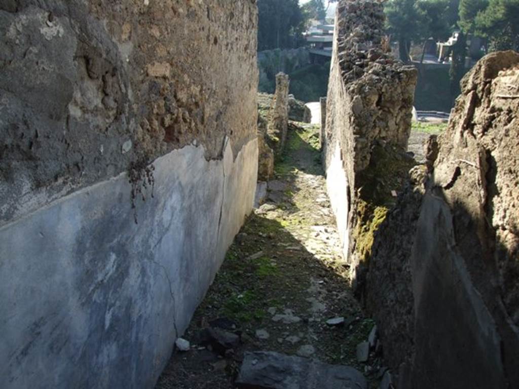 VII.16.13 Pompeii. December 2007. Corridor 40, looking west to lower level.