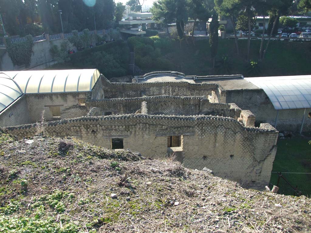 VII.16.13 Pompeii. December 2007. Area 39, on lower level, looking west onto VII.16.a The Suburban Baths.