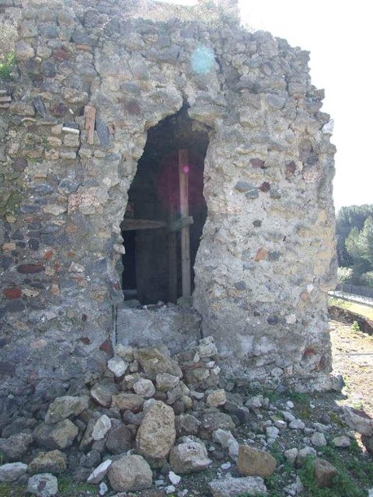 VII.16.13 Pompeii. March 2009. Room 47, looking south at exterior of north wall.