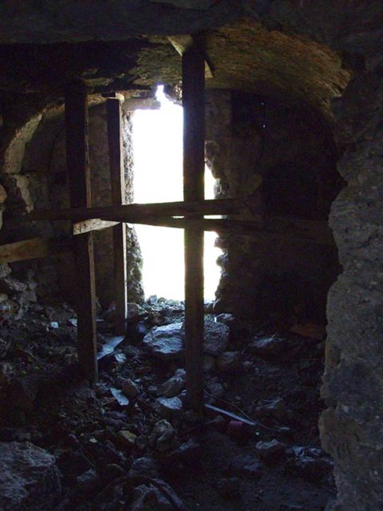 VII.16.13 Pompeii. March 2009. Doorway to small room in north-west corner of room 47.