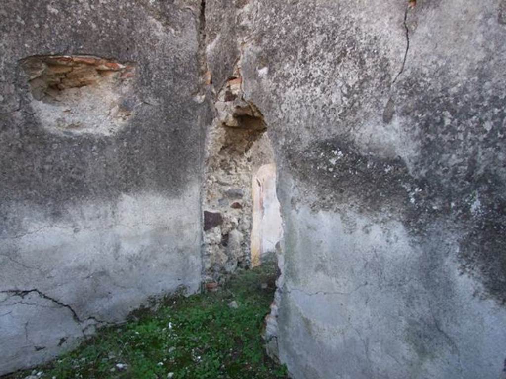 VII.16.15 Pompeii. December 2007. Room 10, south-west corner of cubiculum.