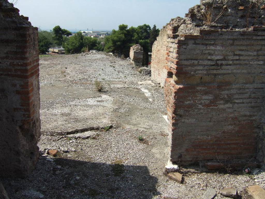 VII.16.16 Pompeii. September 2004. Room 3 looking west through doorway to the atrium of VII.16.15.