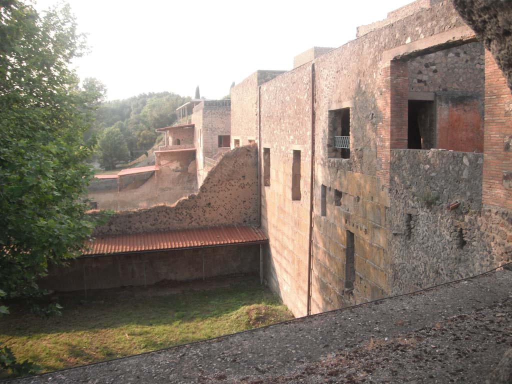 VII.16.17 Pompeii. May 2011.
Looking north through “hole in wall” towards rear of house of M. Fabius Rufus, and down into garden area. Photo courtesy of Ivo van der Graaff.