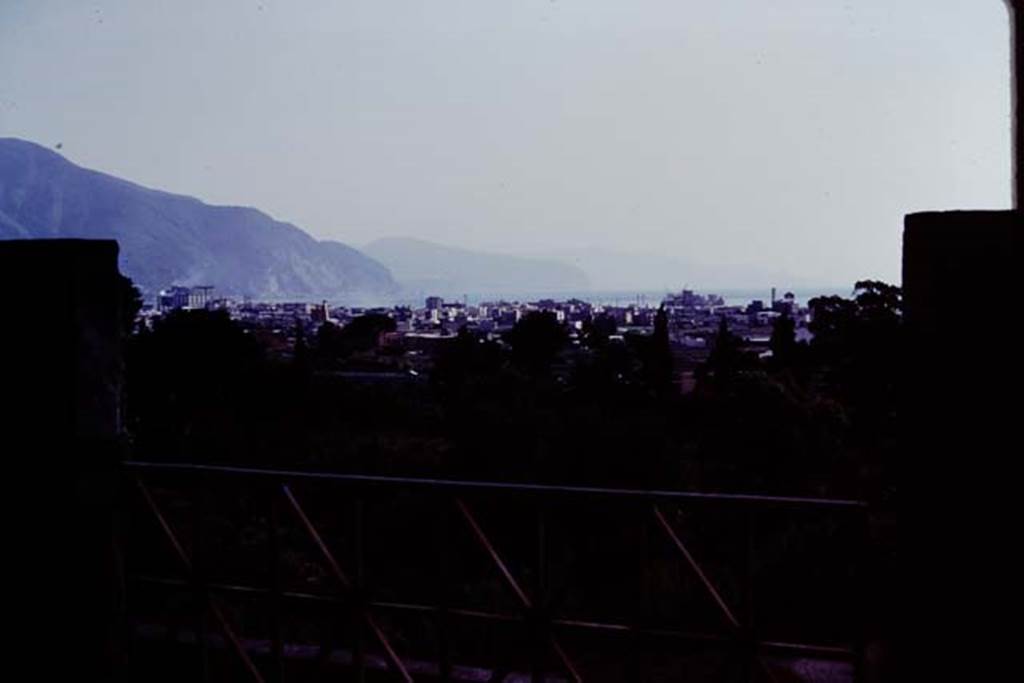 VII.16.17-22 Pompeii, 1978. Looking west towards the Bay, and Sorrentine peninsula from the upper terrace. Photo by Stanley A. Jashemski.   
Source: The Wilhelmina and Stanley A. Jashemski archive in the University of Maryland Library, Special Collections (See collection page) and made available under the Creative Commons Attribution-Non Commercial License v.4. See Licence and use details. J78f0562
