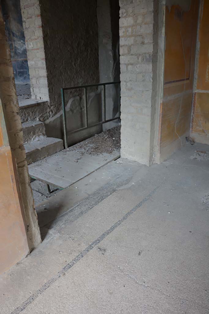 VII.16.22 Pompeii. October 2018.
Room 47, north wall with doorway to corridor 43, and across to room 44.
Foto Annette Haug, ERC Grant 681269 DÉCOR.