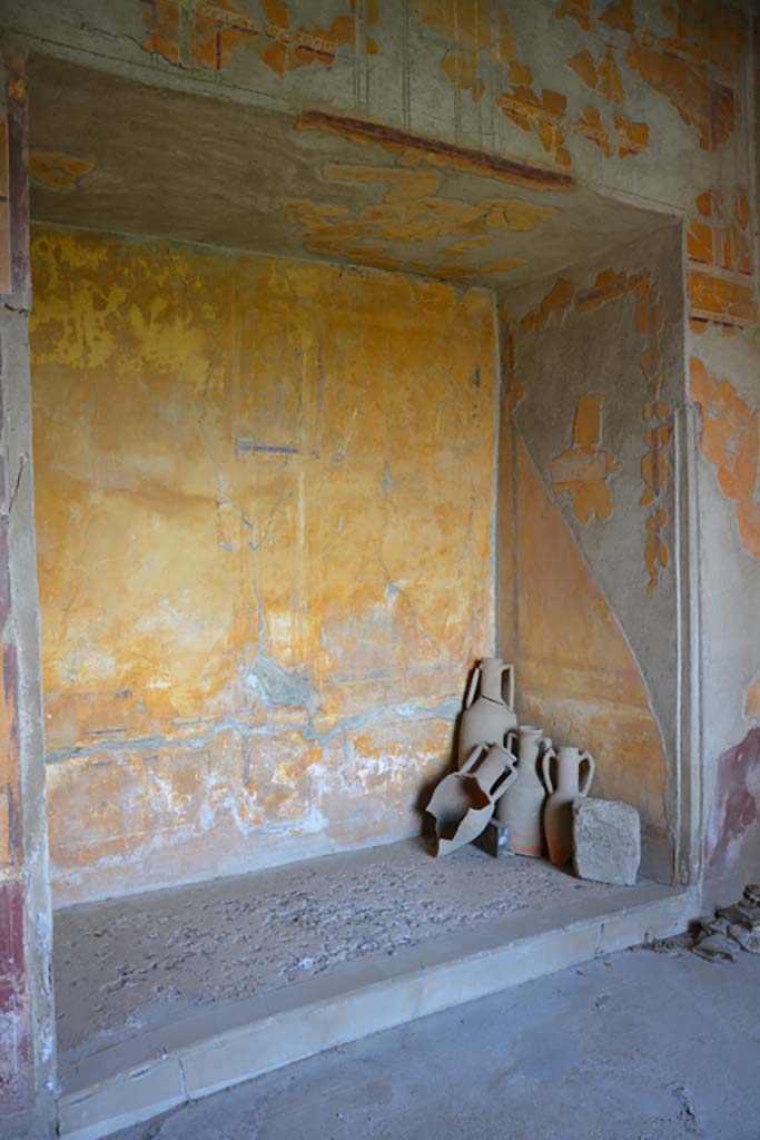 VII.16.22 Pompeii. October 2018.
Alcove on east side of cubiculum, decorated in IV style, looking towards east wall, south-east corner and south wall of alcove.
Foto Annette Haug, ERC Grant 681269 D�COR.

