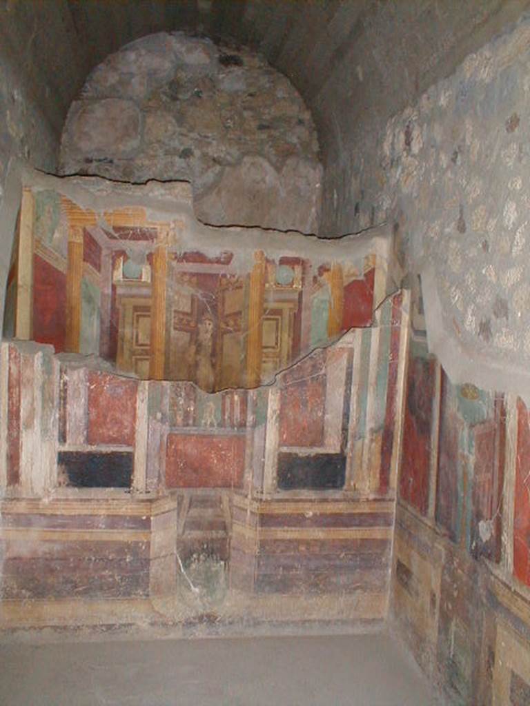 VII.16.17-22 Pompeii. December 2007. Looking east into cubiculum.
East wall concealing hidden wall with a painting of a woman standing in a doorway.