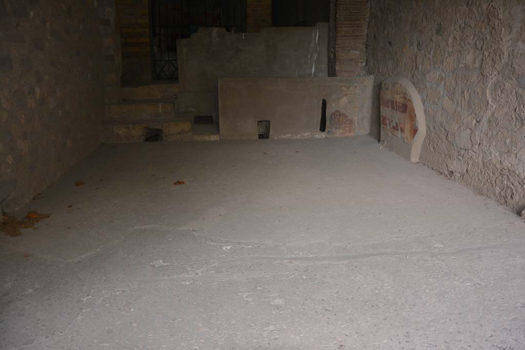VII.16.22 Pompeii. October 2018. Room 74, looking east across flooring.
Foto Annette Haug, ERC Grant 681269 DÉCOR.
