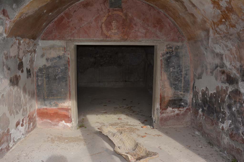 VII.16.17-22 Pompeii. October 2018. Room 7, north wall, with doorway into room 8.
Foto Annette Haug, ERC Grant 681269 D�COR.
